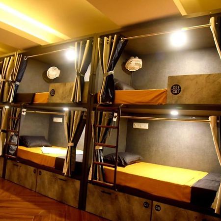 Auberge de jeunesse Charyana Lady Dorms à Ahmedabad Extérieur photo