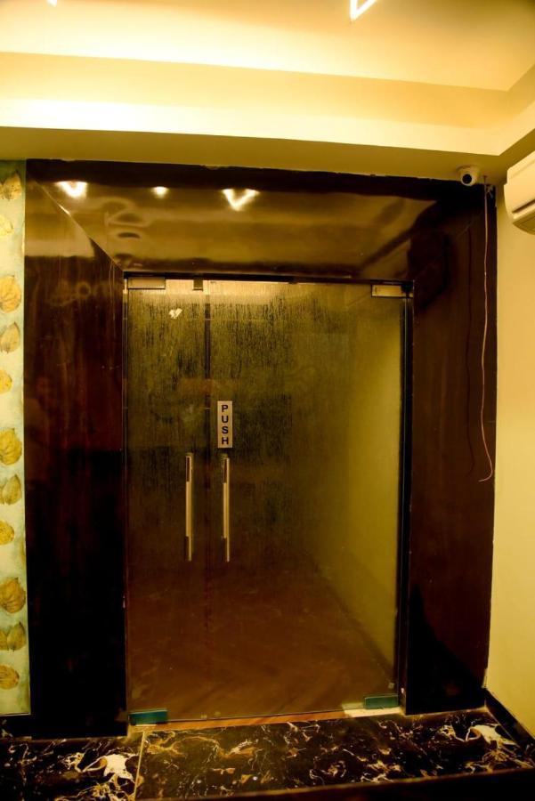 Auberge de jeunesse Charyana Lady Dorms à Ahmedabad Extérieur photo