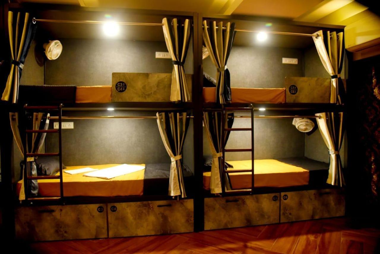 Auberge de jeunesse Charyana Lady Dorms à Ahmedabad Extérieur photo